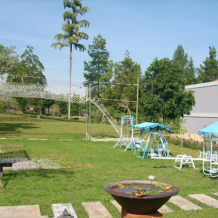 Villa Bukit Pinus Bogor Exteriör bild