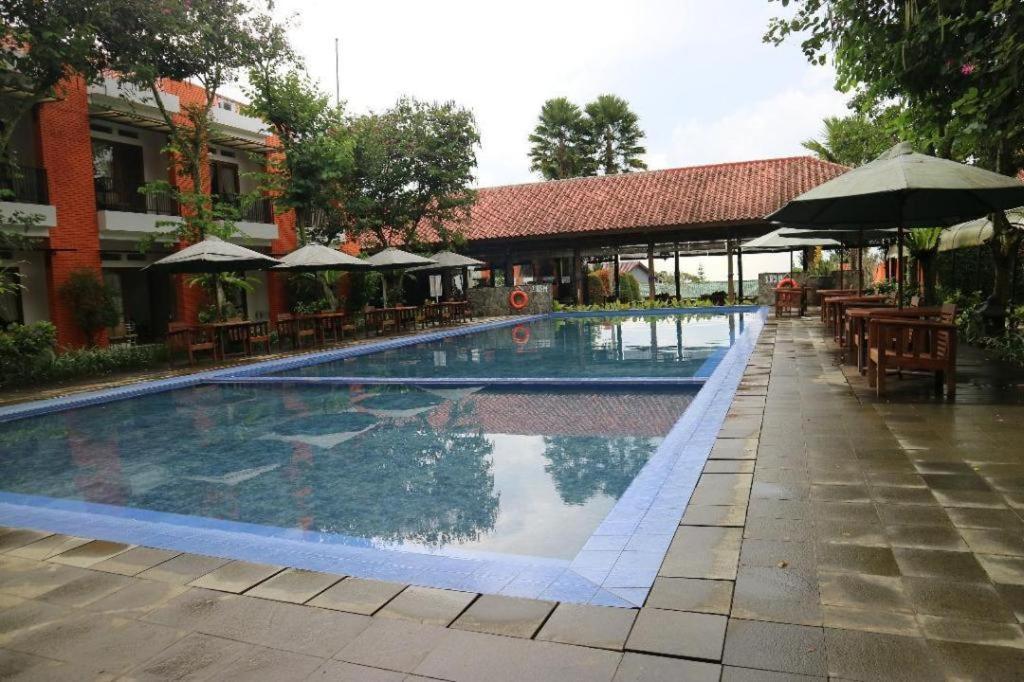 Villa Bukit Pinus Bogor Exteriör bild