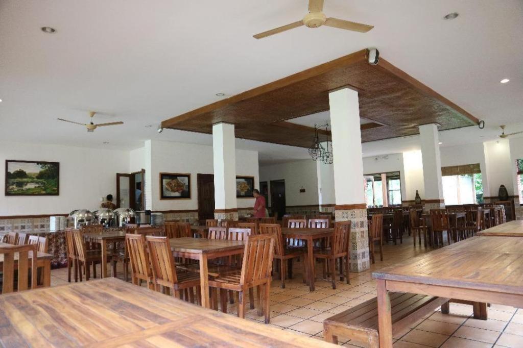 Villa Bukit Pinus Bogor Exteriör bild
