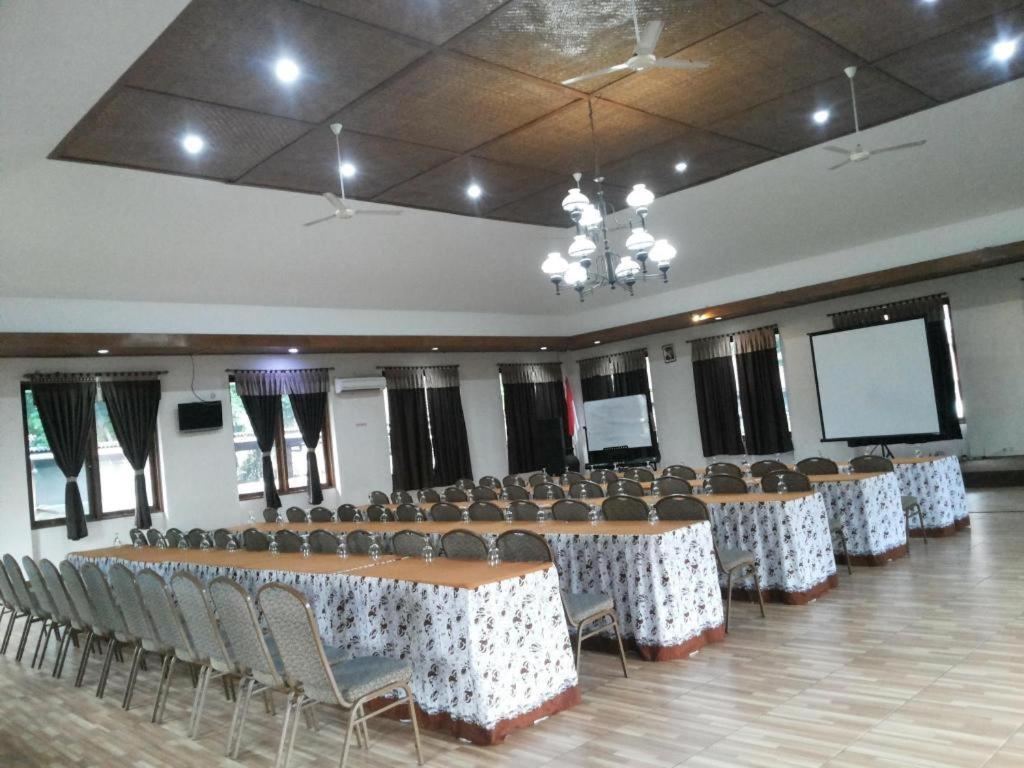 Villa Bukit Pinus Bogor Exteriör bild