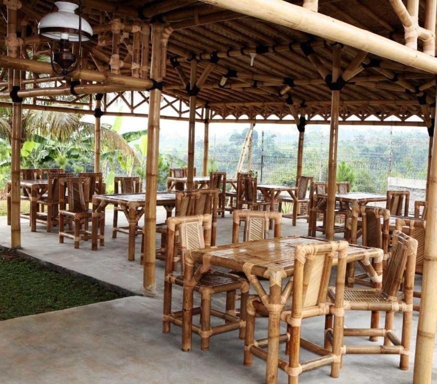 Villa Bukit Pinus Bogor Exteriör bild