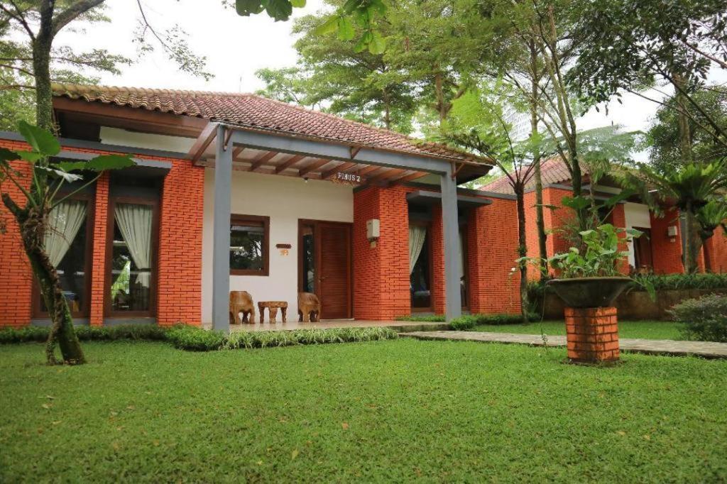 Villa Bukit Pinus Bogor Exteriör bild
