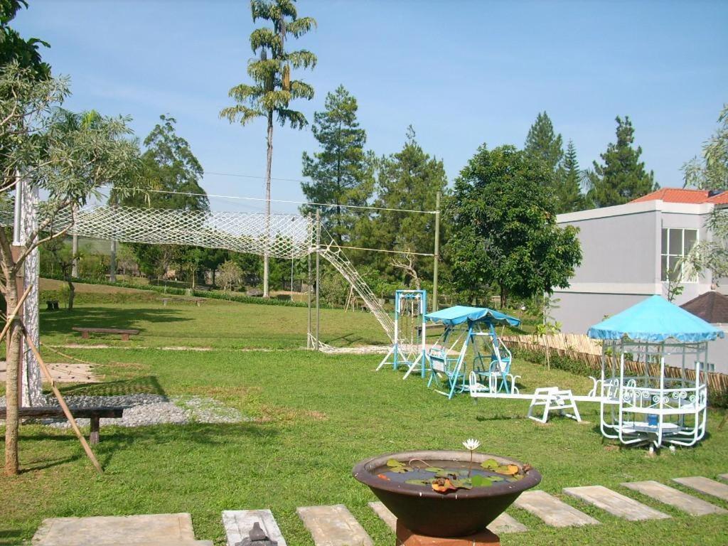Villa Bukit Pinus Bogor Exteriör bild